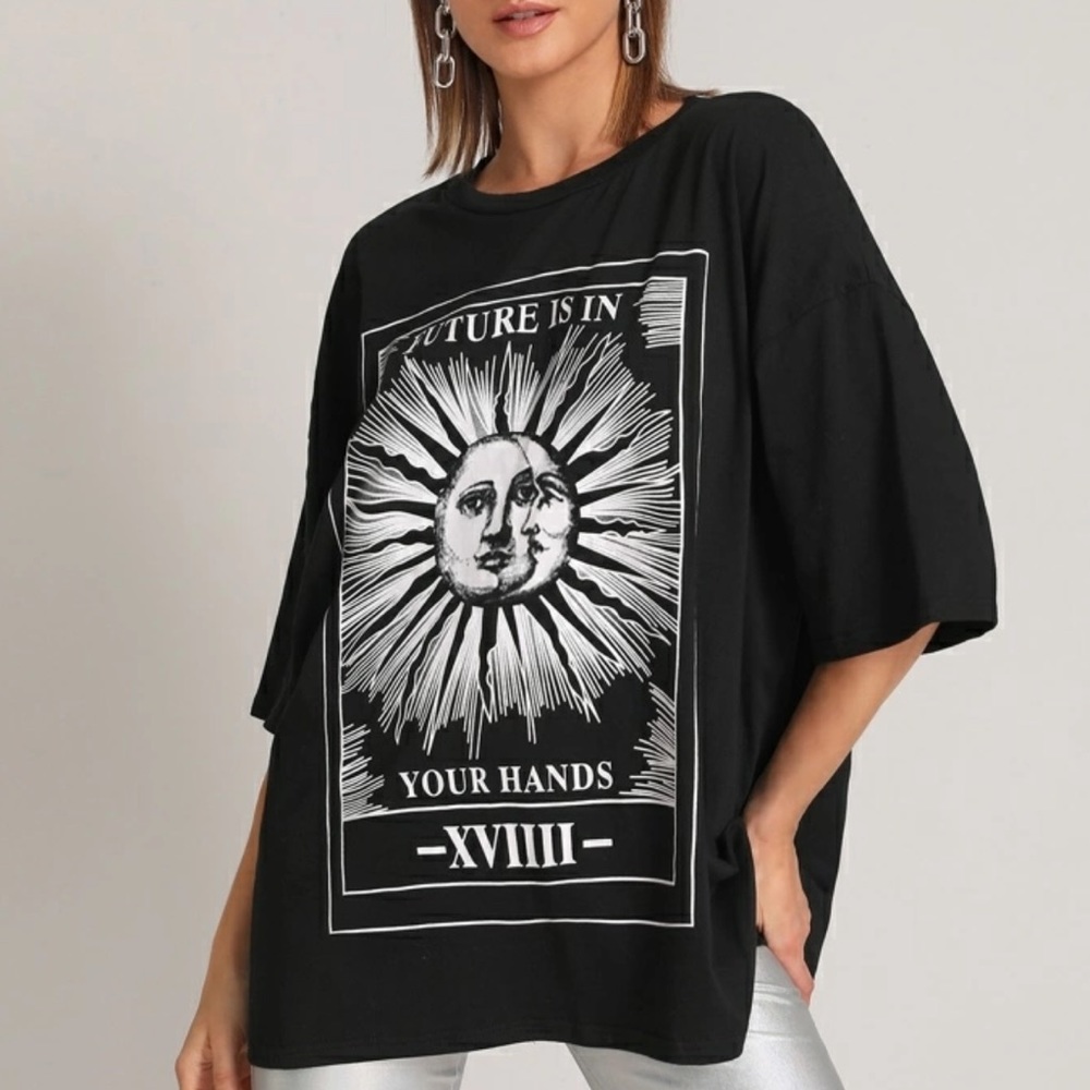 Oversized graphic tee